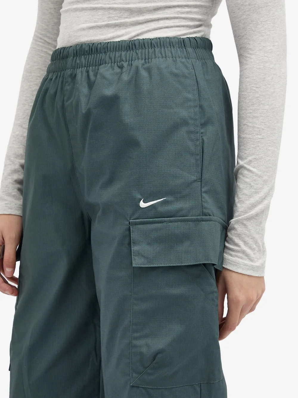 Nike Women's Cargo Pants in Dark Green XL - Picture 3 of 11
